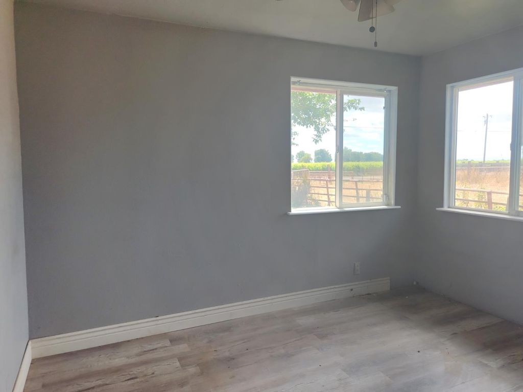 Image 9 of property listing at 22136 Fairfax Avenue, Lemoore, CA 93245