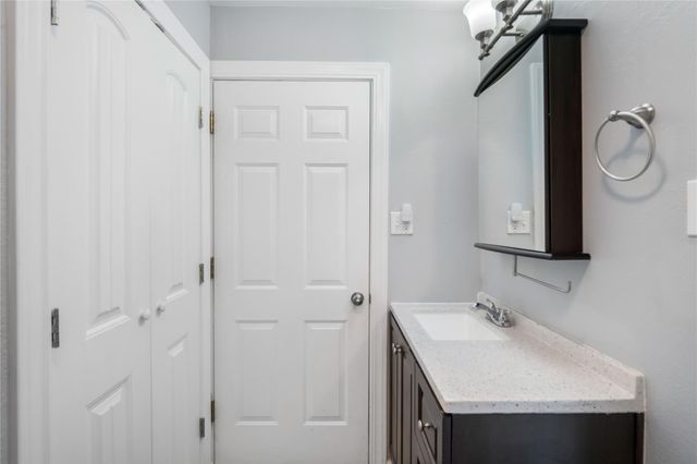 206 S Mustang Ave, Cedar Park, TX 78613