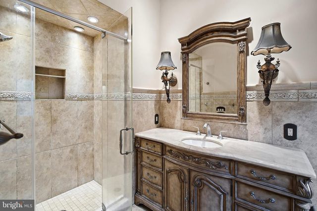 10 BURR CT, Plainsboro, NJ 08536