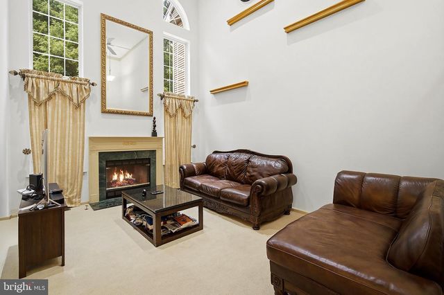 10 BURR CT, Plainsboro, NJ 08536