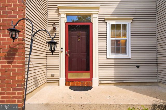 10 BURR CT, Plainsboro, NJ 08536