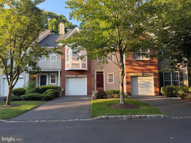 10 BURR CT, Plainsboro, NJ 08536