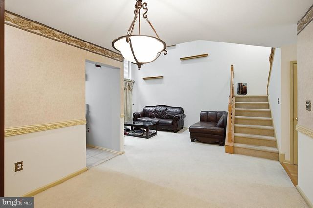 10 BURR CT, Plainsboro, NJ 08536