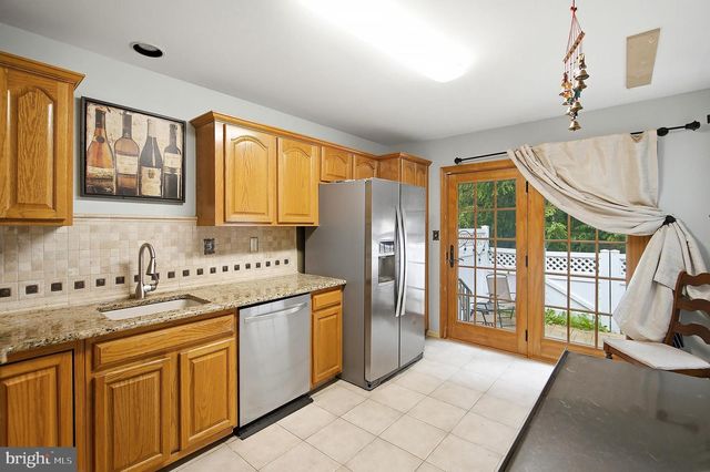 10 BURR CT, Plainsboro, NJ 08536