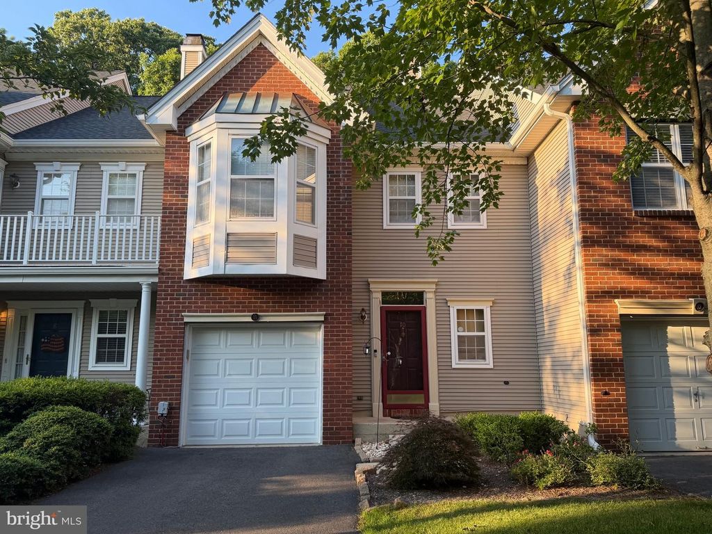 10 BURR CT, Plainsboro, NJ 08536