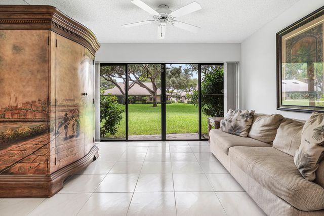 8271 SUN LAKE Drive, Boca Raton, FL 33496
