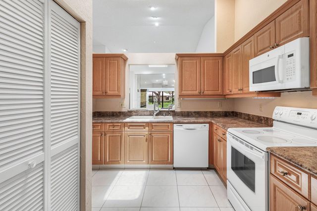 8271 SUN LAKE Drive, Boca Raton, FL 33496
