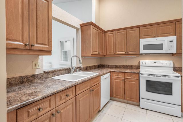 8271 SUN LAKE Drive, Boca Raton, FL 33496