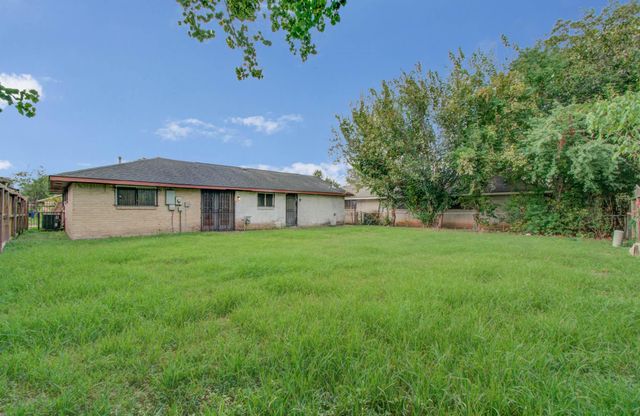 2130 Bunzel Street, Houston, TX 77088