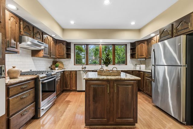 3045 Farner Court, Riverwoods, IL 60015