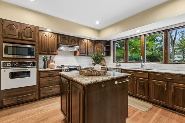 3045 Farner Court, Riverwoods, IL 60015