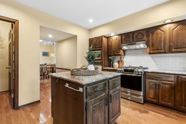 3045 Farner Court, Riverwoods, IL 60015
