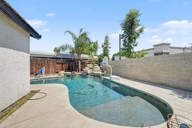 4706 Bay View Court, Bakersfield, CA 93312