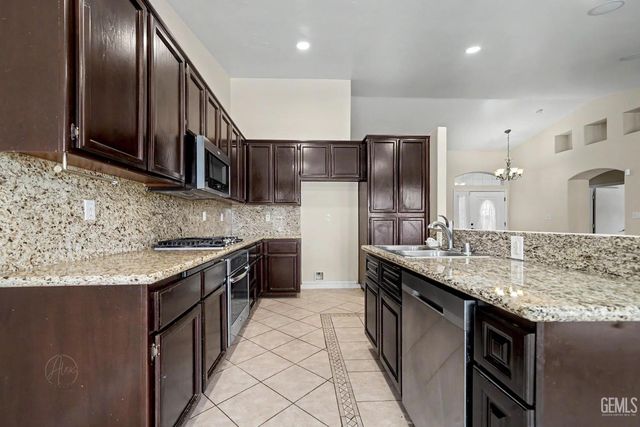 4706 Bay View Court, Bakersfield, CA 93312