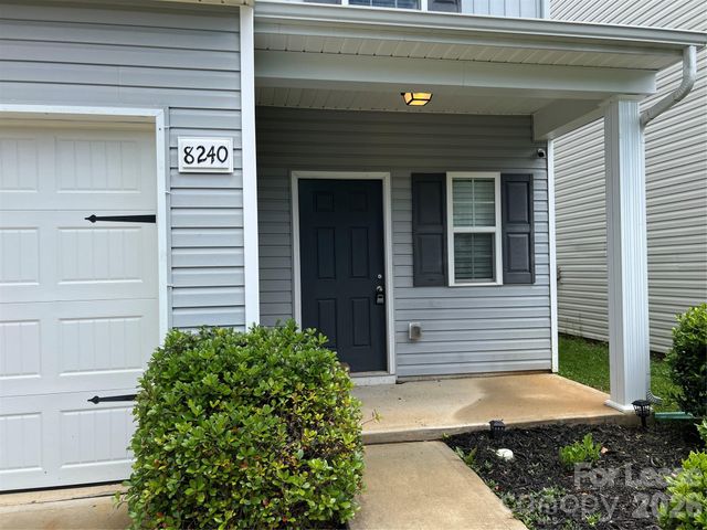 8240 Paw Valley Lane, Charlotte, NC 28214