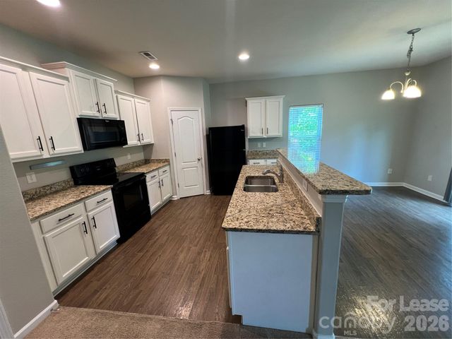 8240 Paw Valley Lane, Charlotte, NC 28214