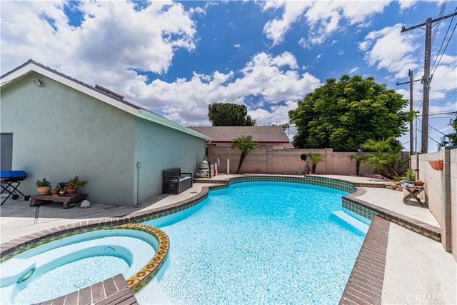760 N Pine St, Orange, CA 92867