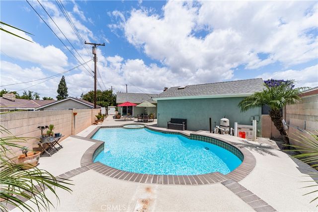 760 N Pine St, Orange, CA 92867
