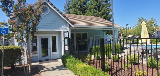 323 Baird Dr, Folsom, CA 95630