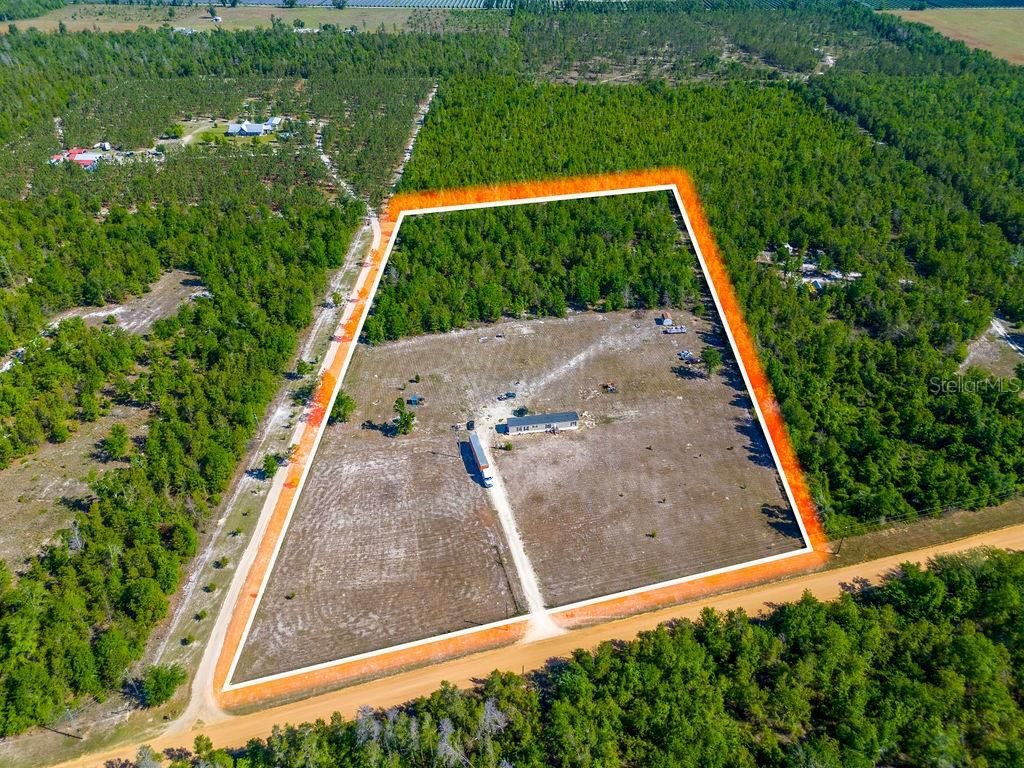 Image 2 of property listing at 1147 SE HAMMERLY STREET, Madison, FL 32340