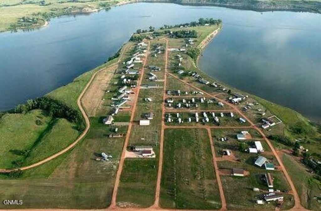 5463 Shoreline Avenue, Glen Ullin, ND 58631 photo 4