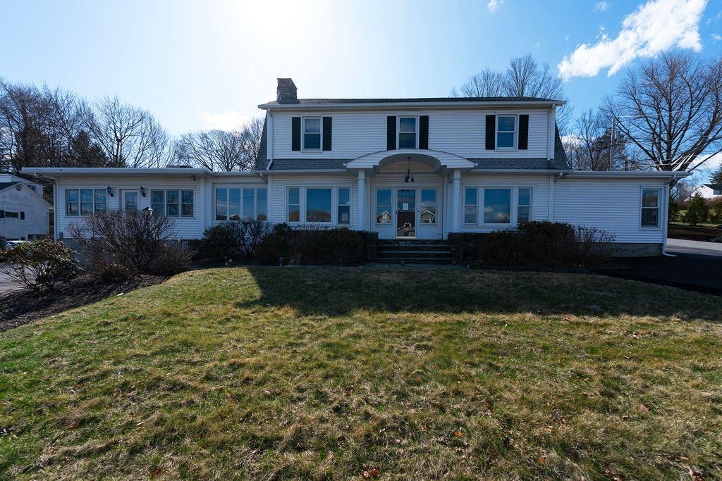 105 Gleneida Avenue, Carmel, NY 10512