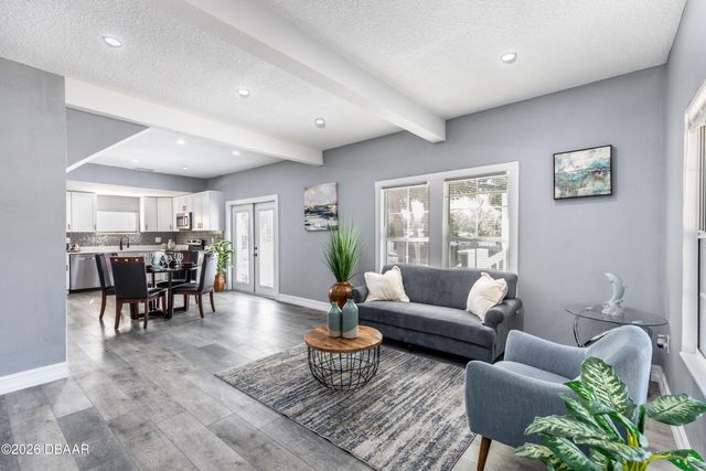 1102 E Voorhis Avenue, Deland, FL 32724