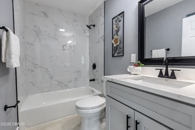 1102 E Voorhis Avenue, Deland, FL 32724