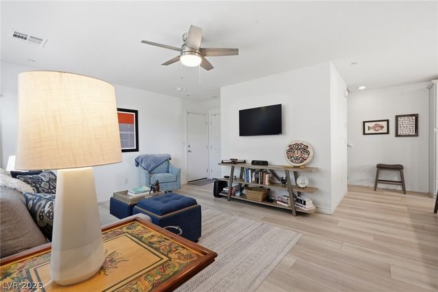 6138 Foxes Dale Street, Las Vegas, NV 89166