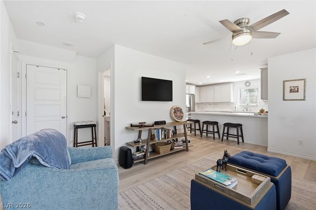 6138 Foxes Dale Street, Las Vegas, NV 89166