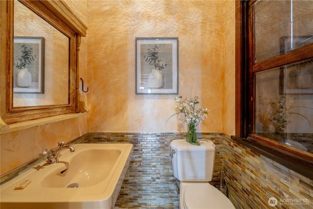 122 Waverly Way, Kirkland, WA 98033