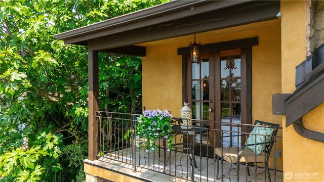 122 Waverly Way, Kirkland, WA 98033