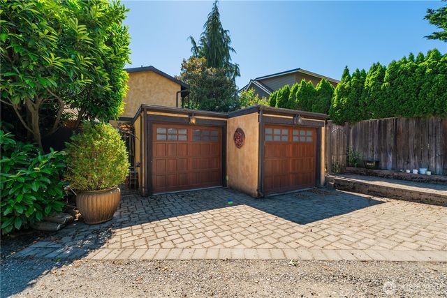 122 Waverly Way, Kirkland, WA 98033