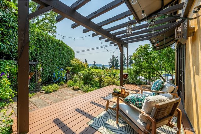 122 Waverly Way, Kirkland, WA 98033
