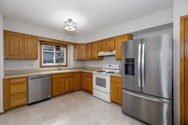 5317 Pommel Place, West Des Moines, IA 50266