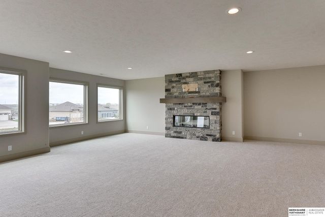 10618 S 126th Court, Omaha, NE 68137