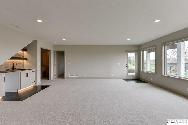 10618 S 126th Court, Omaha, NE 68137