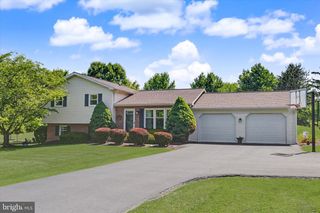 14 N FILEYS RD, Dillsburg, PA 17019