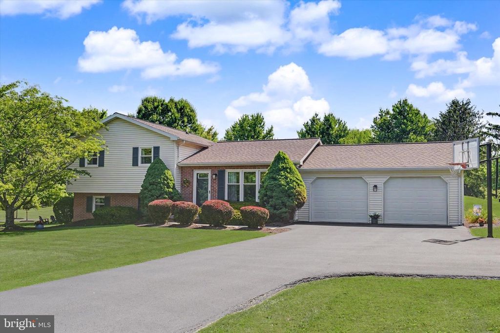 14 N FILEYS RD, Dillsburg, PA 17019