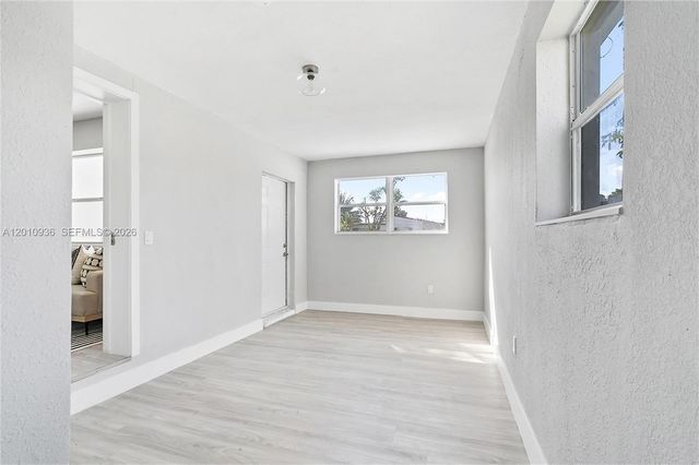 925 NW 84th St, Miami, FL 33150