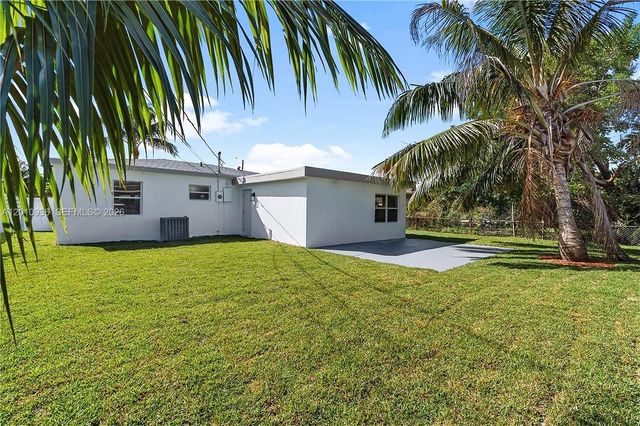 925 NW 84th St, Miami, FL 33150