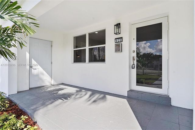 925 NW 84th St, Miami, FL 33150