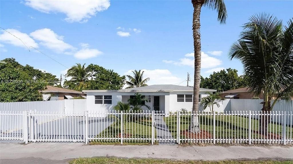 925 NW 84th St, Miami, FL 33150