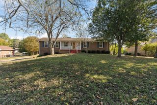 104 Meadowvue Dr, Hendersonville, TN 37075