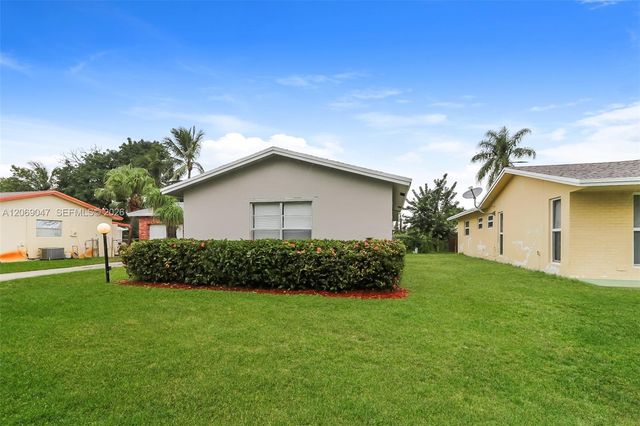 9749 Sandalfoot Boulevard, Boca Raton, FL 33428
