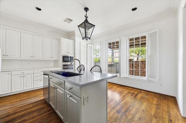 6022 Burgoyne Road, Houston, TX 77057