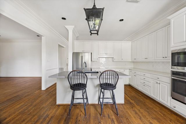 6022 Burgoyne Road, Houston, TX 77057