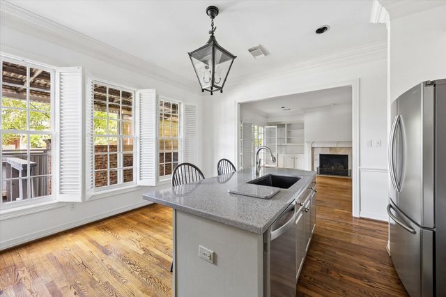6022 Burgoyne Road, Houston, TX 77057