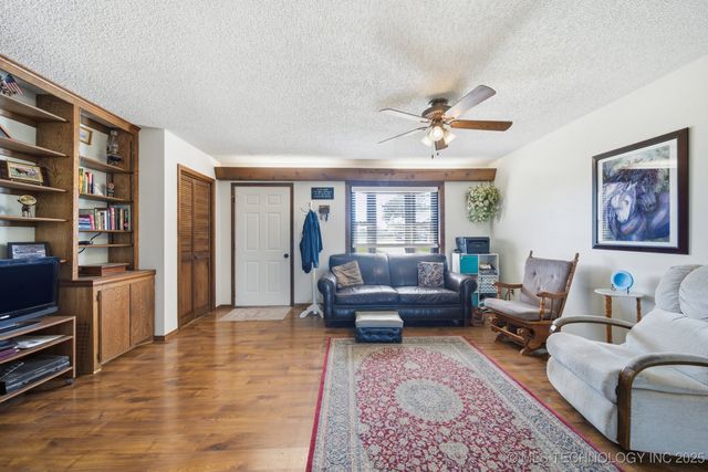 7921 E 126th Street N, Collinsville, OK 74021