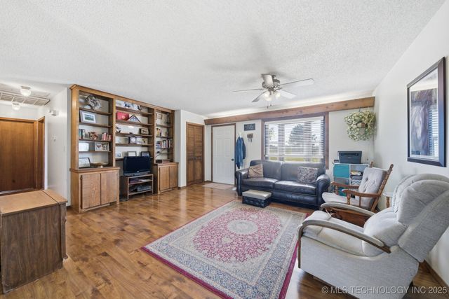 7921 E 126th Street N, Collinsville, OK 74021